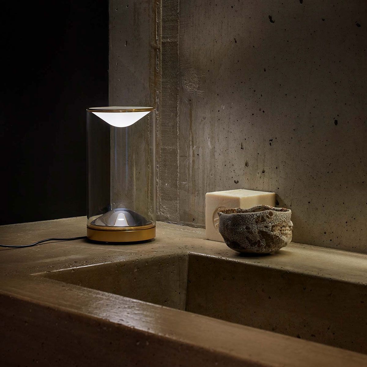 Eve Tischleuchte, Ø: 12 cm, Touch-Dimmer, Messing eloxiert, Extra-Warmweiß 2700K