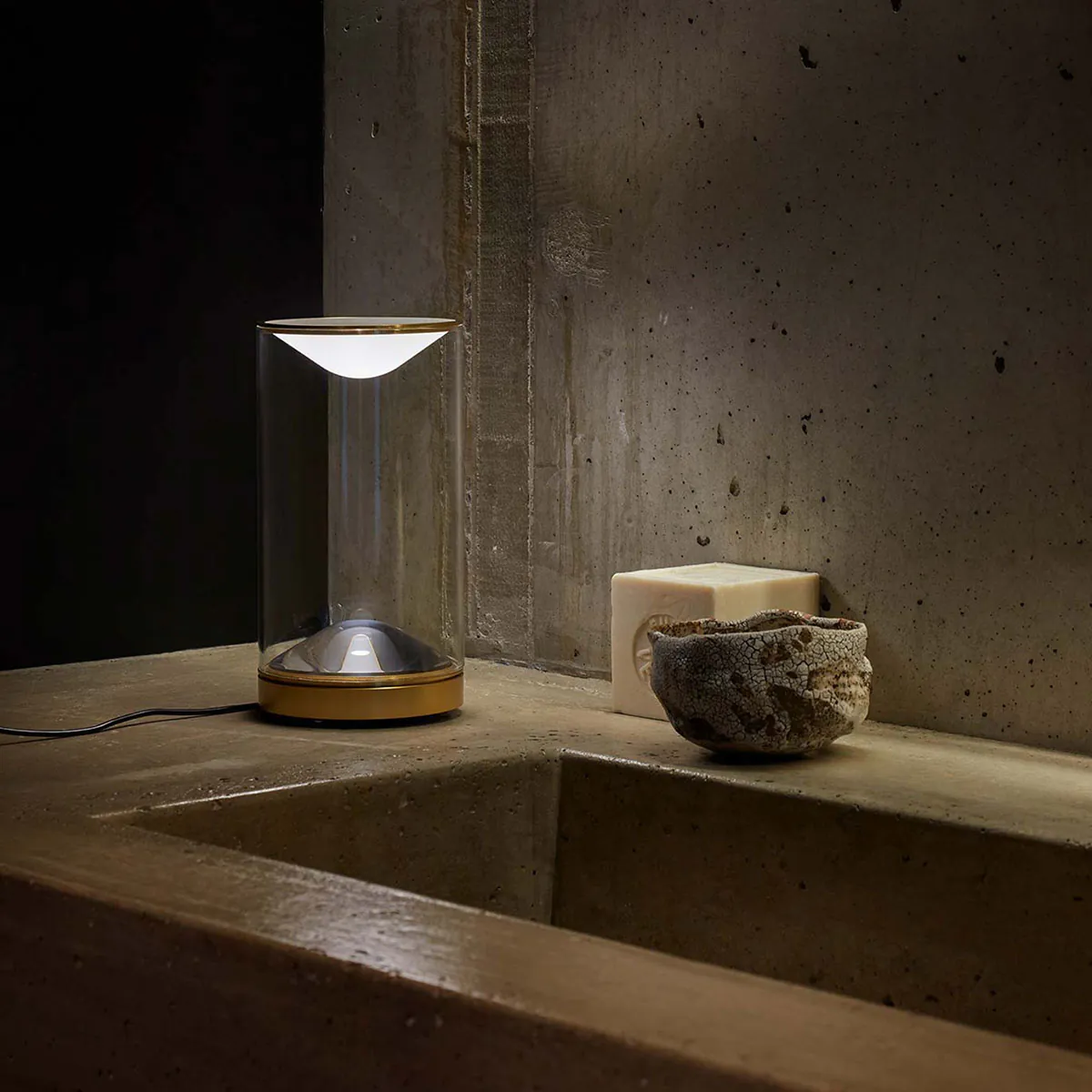 Eve Tischleuchte, Ø: 12 cm, Touch-Dimmer, Messing eloxiert, Extra-Warmweiß 2700K