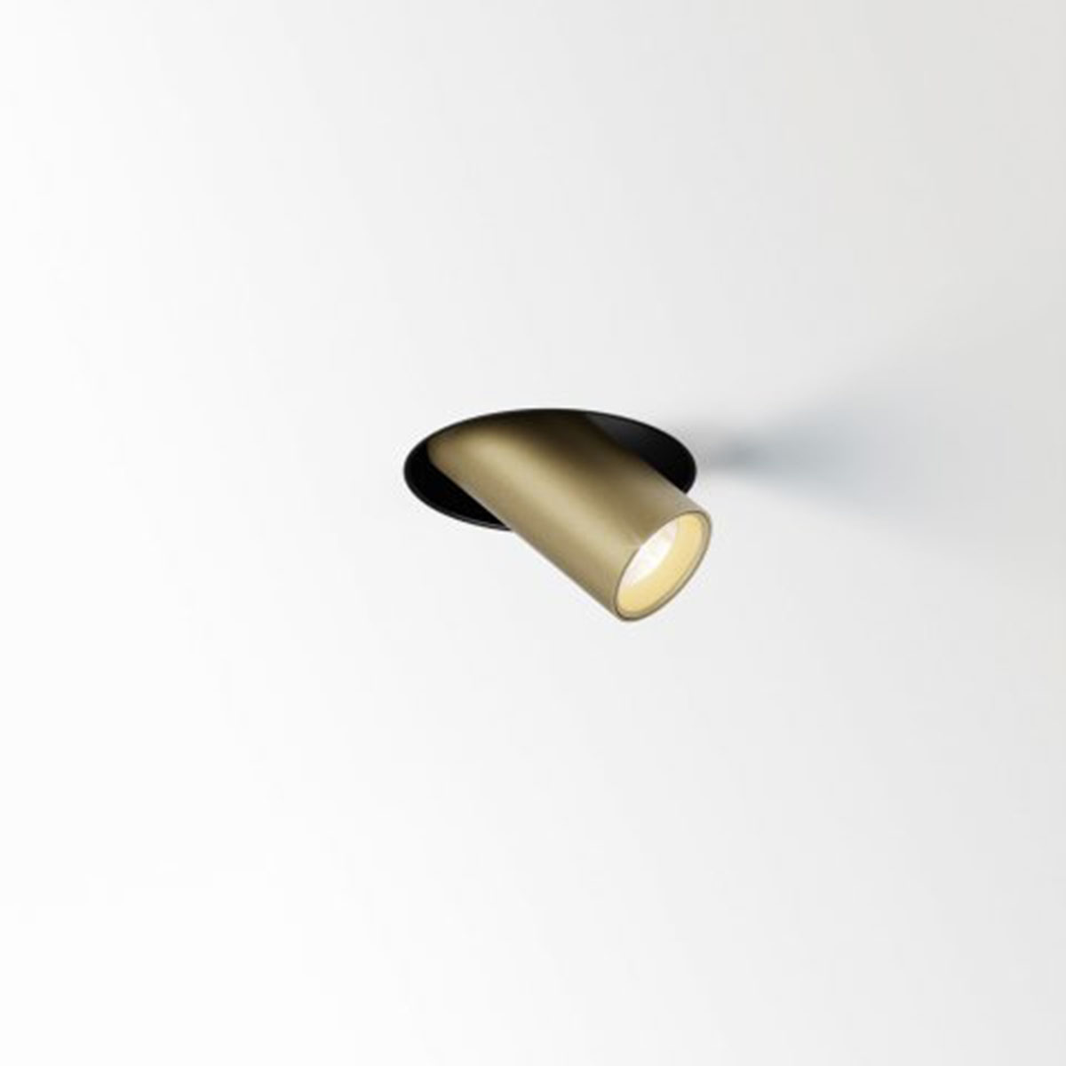 DeltaLight SPY 39 TRIMLESS 93040 Einbaustrahler, Ø: 8,2 cm, Goldfarben, Warmweiß 3000K, 40° Goldfarben 3000K Gold Modern & neutral – exklusive für Badezimmer, Abstrahlwinkel 40°