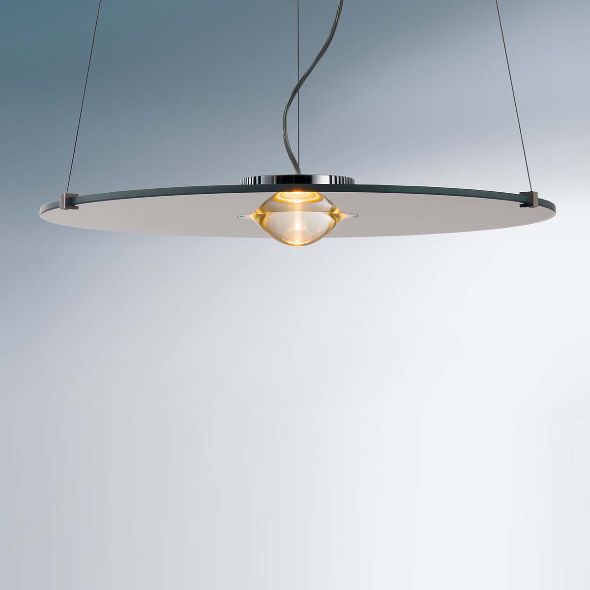 Flache runde Pendelleuchte mit Klarglas