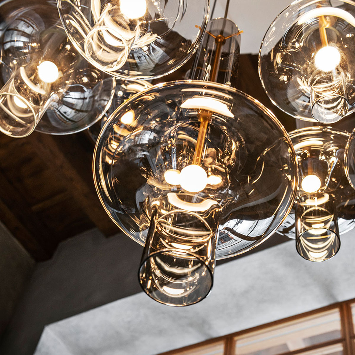 Penta Light Wonder 1504-23 Pendelleuchte Pendelleuchte – edles Glas in Gold, handgefertigt in Italien, angenehmer Lichtschein, ideal für das Wohnzimmer, ideal über Esstisch, Küche oder Wohnzimmer Penta Light Wonder 1504-20 Pendelleuchte Designerleuchte – mundgeblasenes Glas in Schwarz, italienisches Premium-Design, warmes Licht, geeignet fürs Schlafzimmer, ideal über Esstisch, Küche oder Wohnzimmer