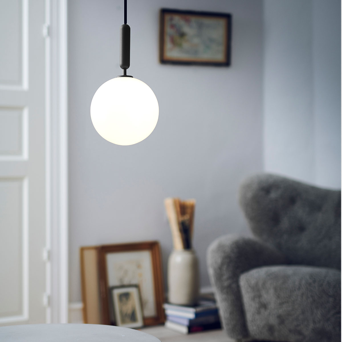 Miira 1 Large Pendelleuchte, Ø: 20 cm, Messing, Opalglas