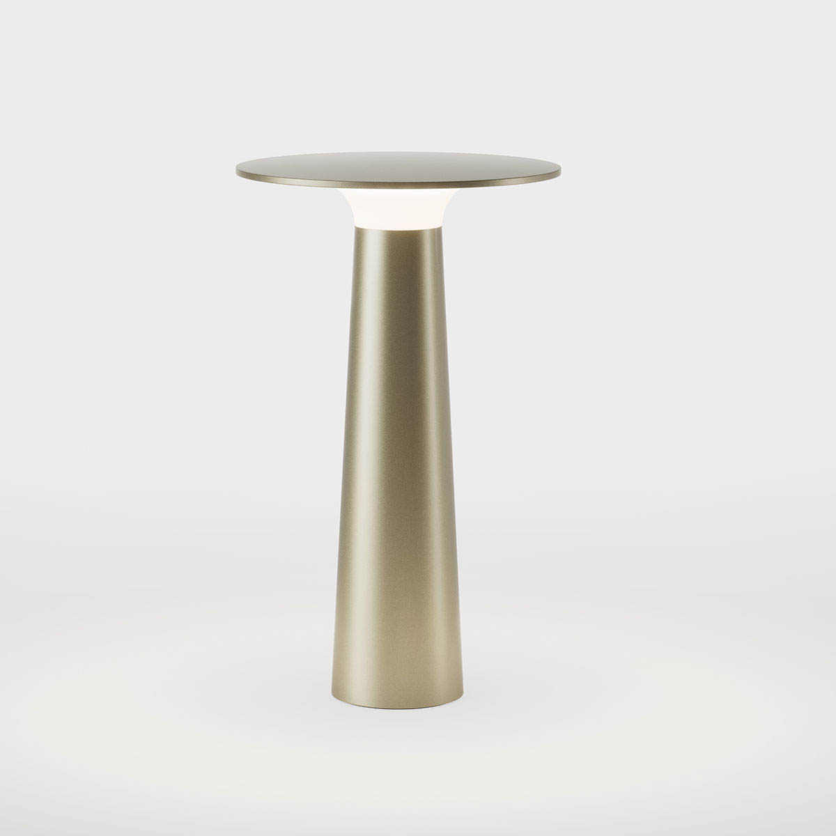 IP44.de lix Mobile Akku Tischleuchte dim to warm 2700K – 1800K, Ø: 6 cm, H: 24,5 cm, charging base mit USB-C Kabel True gold IP44.de lix Mobile Akku Tischleuchte dim to warm 2700K – 1800K, Ø: 6 cm, H: 24,5 cm, charging base mit USB-C Kabel True gold