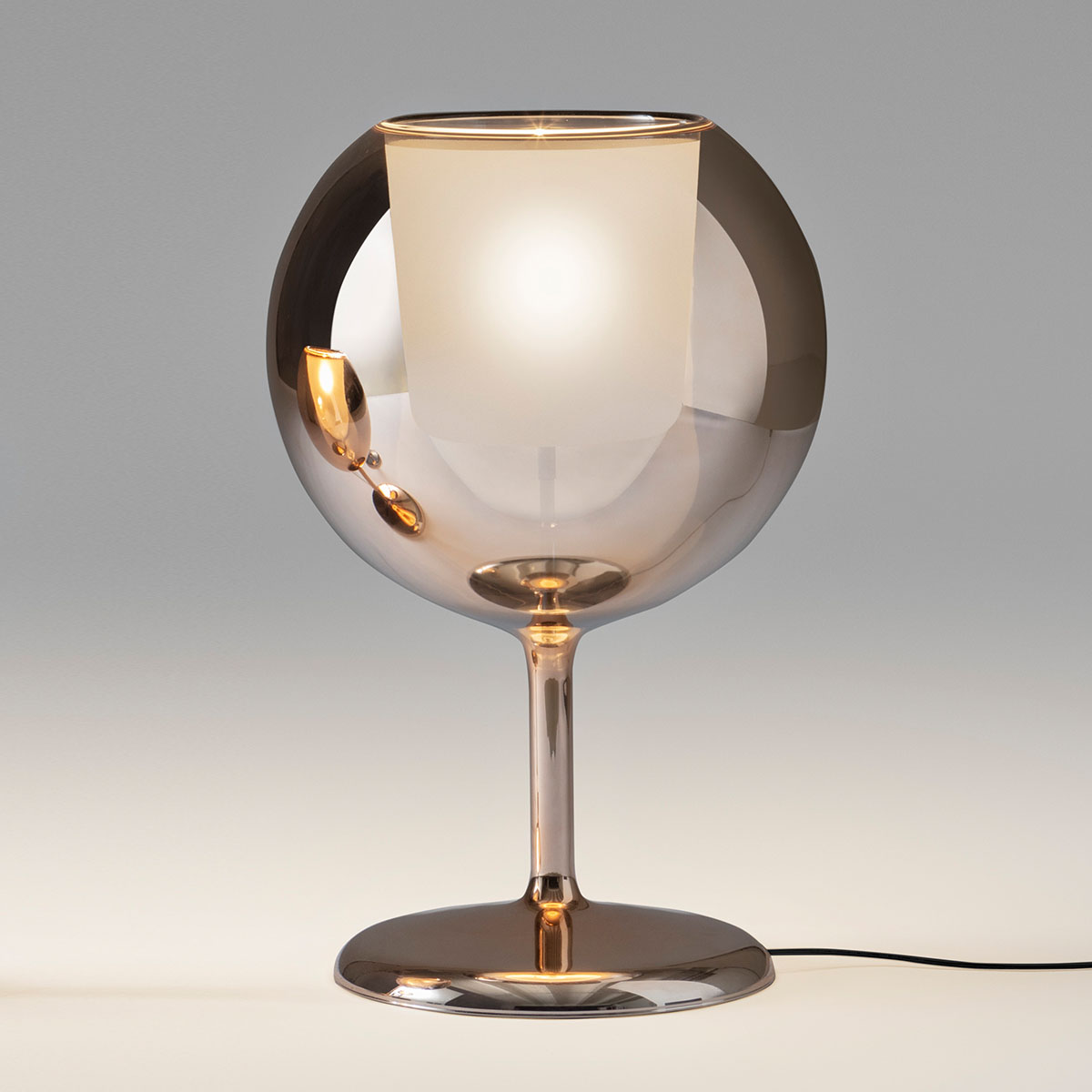Penta Light Designerleuchte Glo 0811-03 Tischleuchte Tischleuchte – mundgeblasenes Glas in 4 Ever Glas, handgefertigt in Italien, atmosphärisches Leuchten, sorgt für stilvolle Akzente im Wohnzimmer, ideal für Nachttisch, Beistelltisch oder Schreibtisch