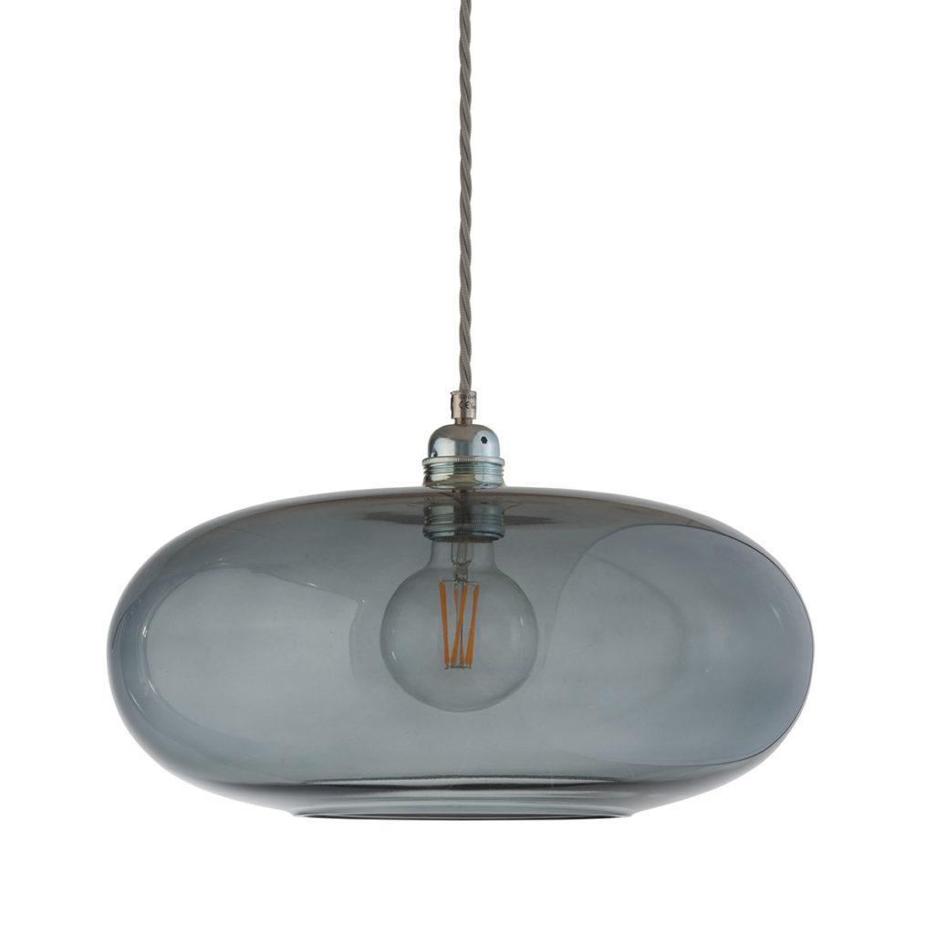 Ebb & Flow Horizon Pendelleuchte L Ø 36 cm Horizon Pendelleuchte L Ø 36 cm, Smokey Grey, Silber Smokey Grey Pendelleuchten – Ambiente Beleuchtung, dimmbar für Schlafzimmer Ebb & Flow Horizon Pendelleuchte L Ø 36 cm Horizon Pendelleuchte L Ø 36 cm, Smokey Grey, Silber Smokey Grey Pendelleuchten – Ambiente Beleuchtung, dimmbar für Schlafzimmer