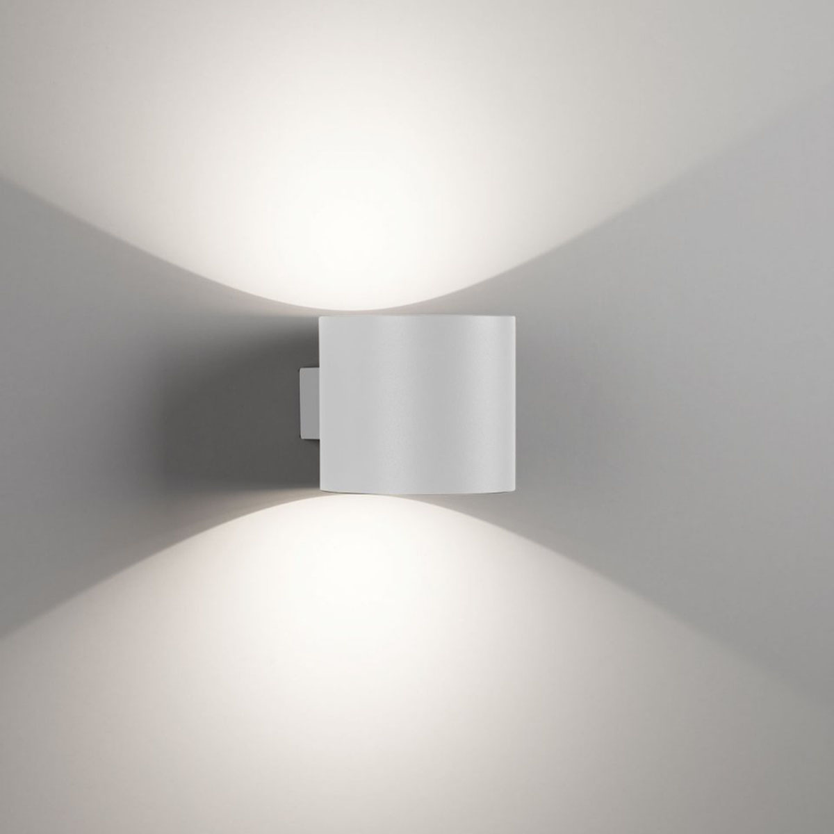 ORBIT LED 927 DIM8 Wandleuchte, Ø: 10 cm, H: 8,8 cm, Weiß, Extra-Warmweiß 2700K ORBIT LED 930 DIM8 Wandleuchte, Ø: 10 cm, H: 8,8 cm, Weiß, Warmweiß 3000K