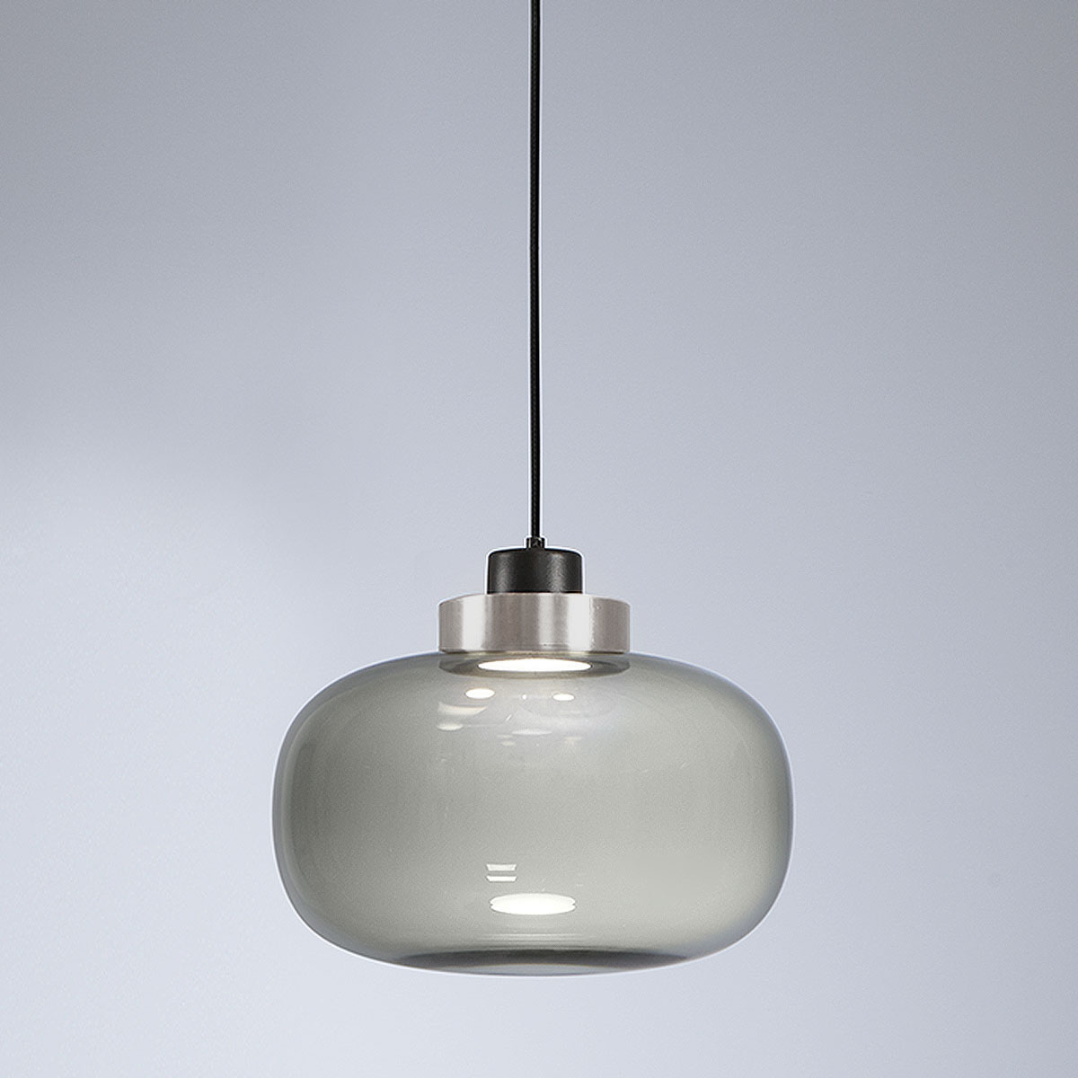 Tooy_Legier_557-24_C74_C30_SG TOOY Legier 557.24 Pendelleuchte Schwarz & Hellgrau Rauchglas DALI