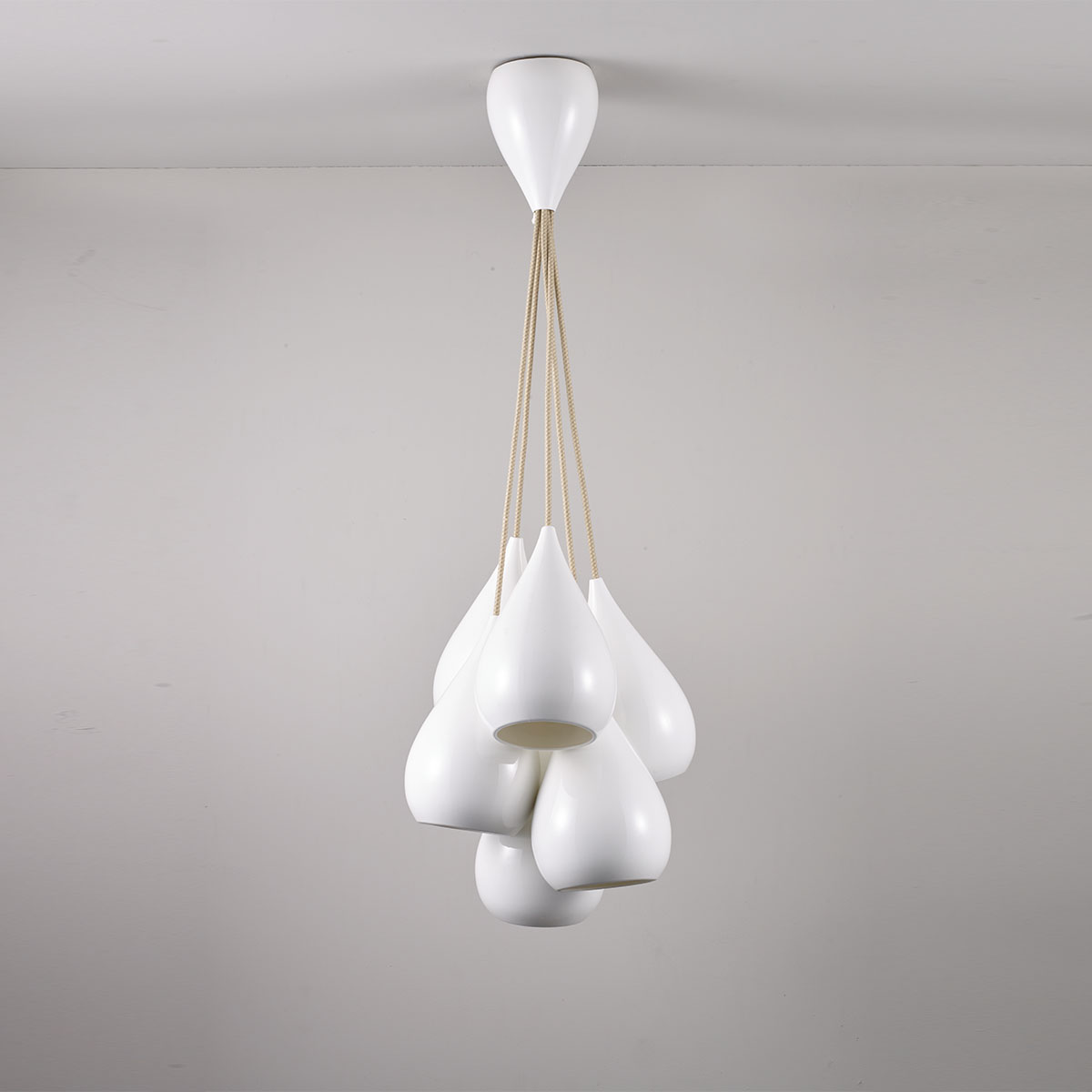 Drop One Grouping of Six Pendelleuchte, max Ø: 45 cm, Weiß matt 6-flammig Drop One Grouping of Six Pendelleuchte, max Ø: 45 cm, Weiß glänzend 6-flammig