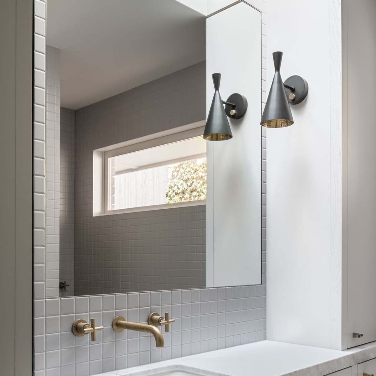 Tom Dixon Beat Wandleuchte, B: 13 cm, H: 28,5 cm, Schwarz