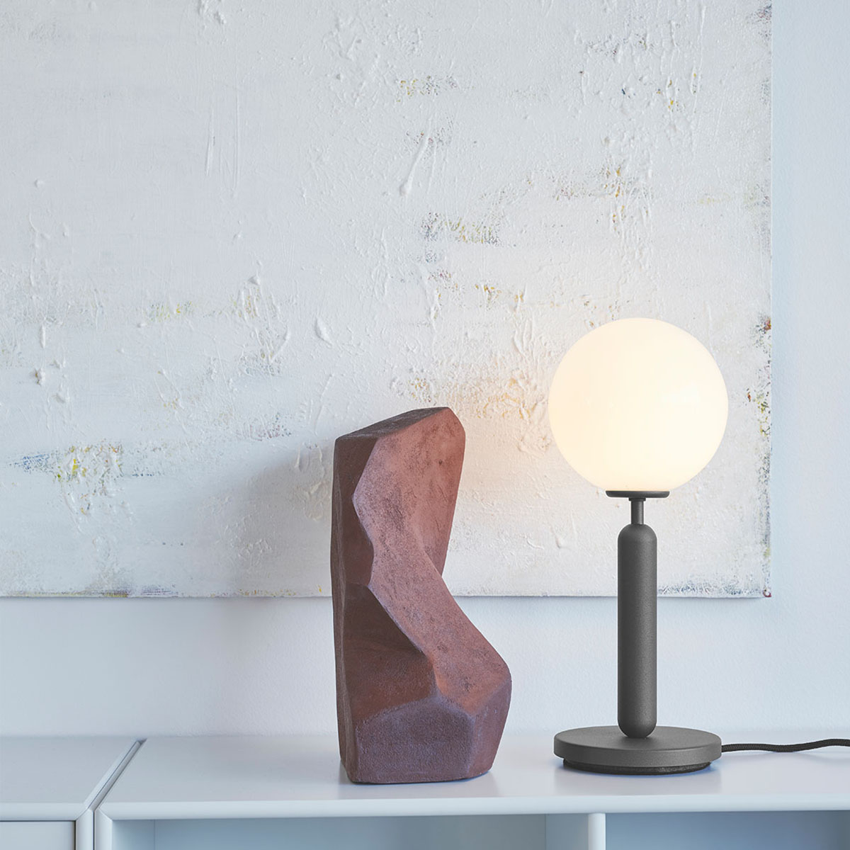 Miira Tischleuchte, Ø: 14 cm, H: 34,5 cm, Messing, Opalglas