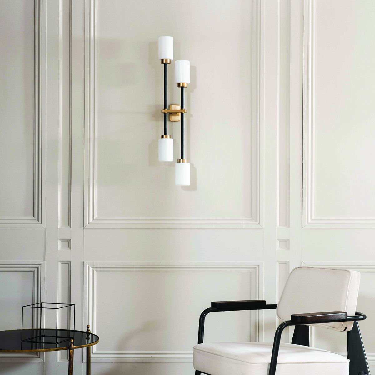Perfekt für Flur oder Schlafzimmer: Bert Frank Farol Double Wandleuchte, H: 79 cm, 4-flammig Left-hand, Opalglas aus Messing und Glas – sanftes Licht Luxusleuchten aus Großbritannien: Bert Frank Farol Double Wandleuchte, H: 79 cm, 4-flammig Left-hand, Rauchglas, gebürstetes Messing und Glas, britische Luxusleuchte, atmosphärisches Licht, Farol-Serie mit mediterraner Eleganz