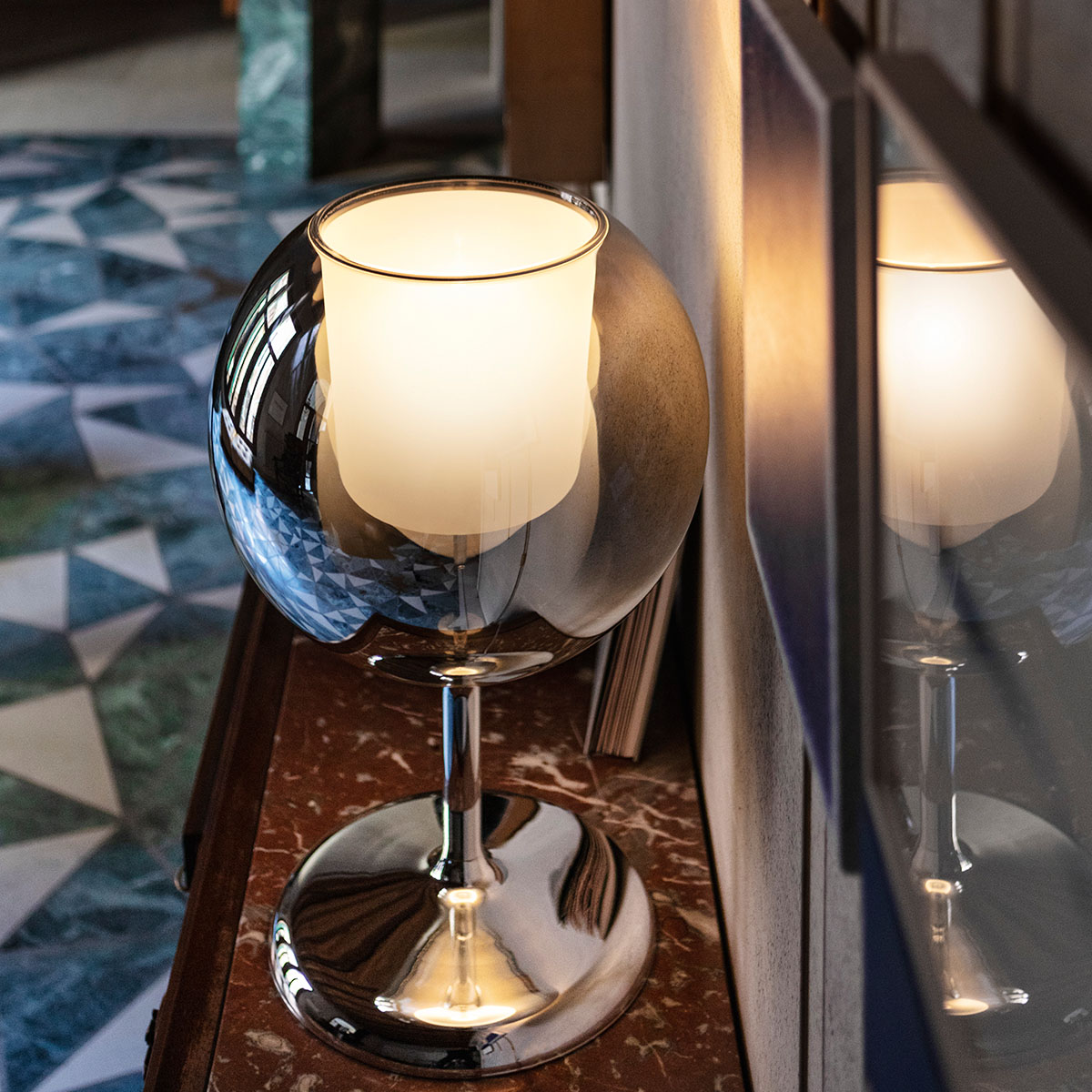 Penta Light Glo 0811-03 Tischleuchte Nachttischlampe – mundgeblasenes Glas in 4 Ever Glas, stilvolles Highlight, brillantes Strahlen, setzt ein Highlight im Esszimmer, exklusive Designerleuchte von Penta Light