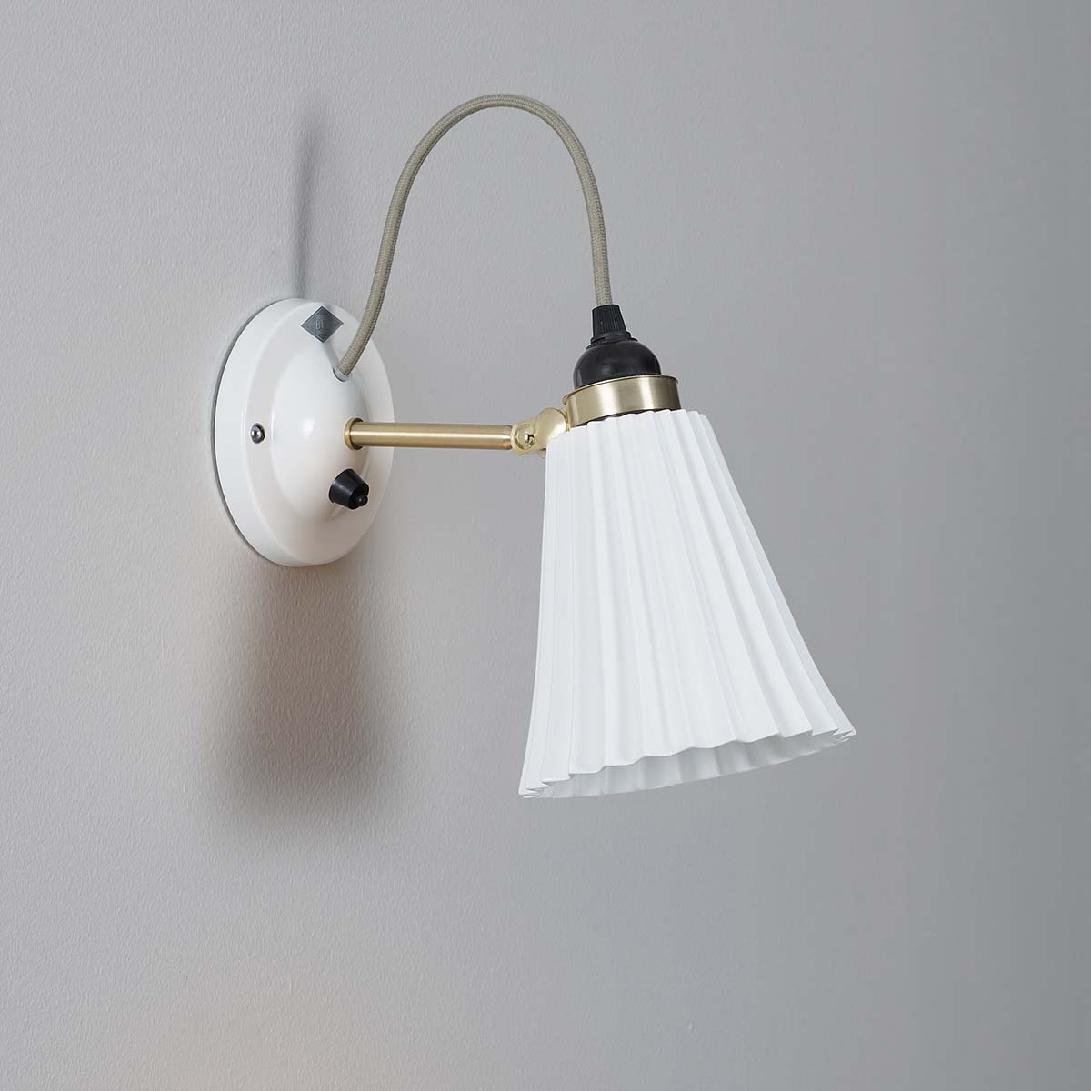 Hector Pleat Medium Wandleuchte, Ø: 12 cm, Mit Schalter Hector Pleat Medium Wandleuchte, Ø: 12 cm, Mit Schalter