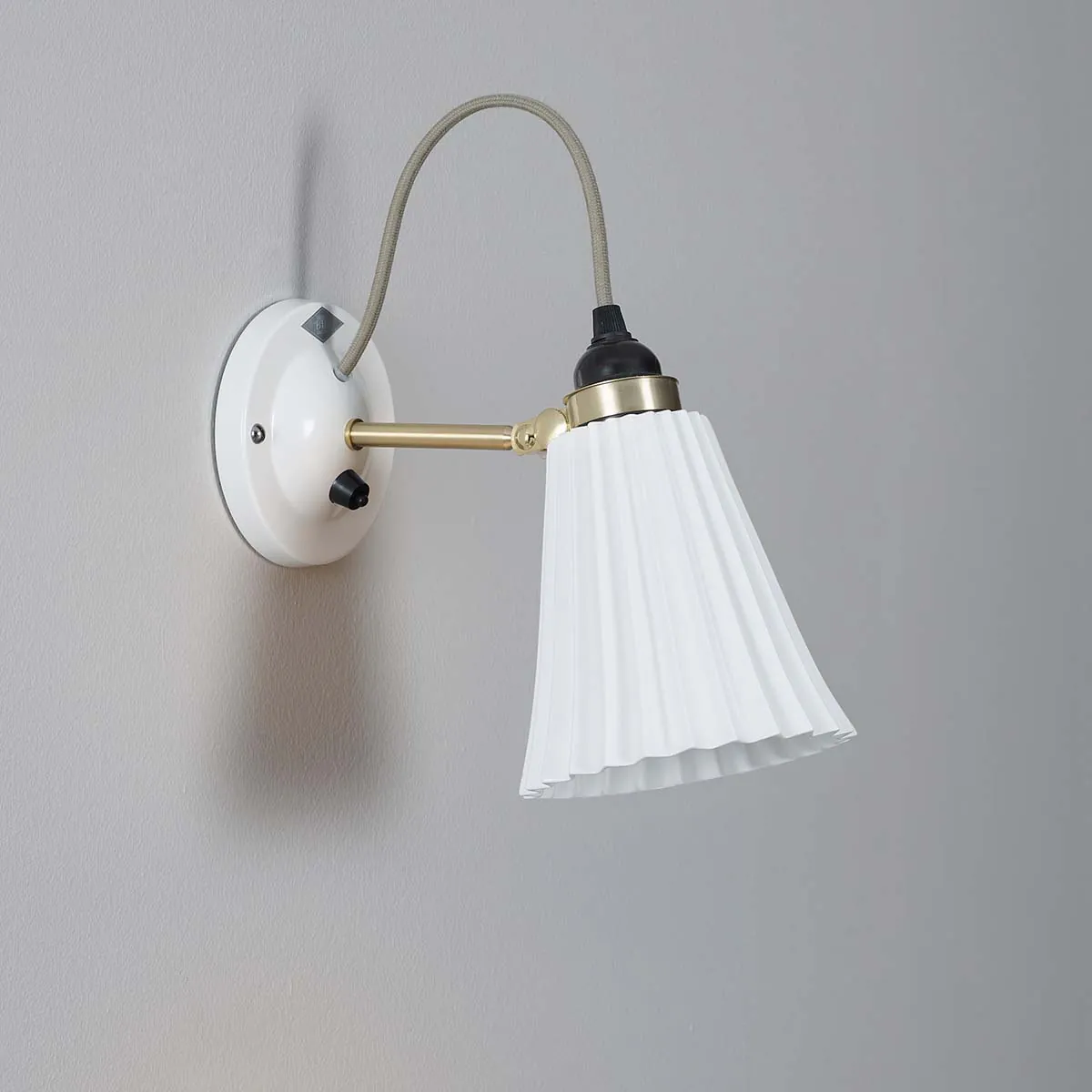 Hector Pleat Medium Wandleuchte, Ø: 12 cm, Mit Schalter Hector Pleat Medium Wandleuchte, Ø: 12 cm, Mit Schalter