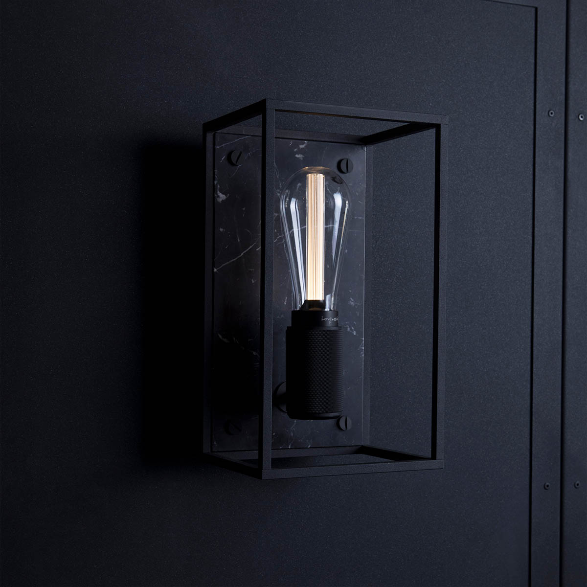 buster-punch-caged-wall-mood-06 Buster + Punch Caged Wall Wandleuchte mit Marmor, X-Large, Weißer Marmor