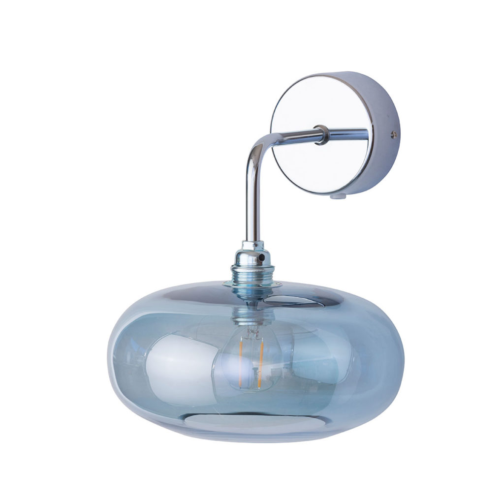 Ebb & Flow Horizon Wandleuchte Ø 21 cm Horizon Wandleuchte Ø 21 cm, Topaz Blue, Silber Topaz Blue Wandleuchten – skandinavische Glaslampe, LED Beleuchtung für Flur