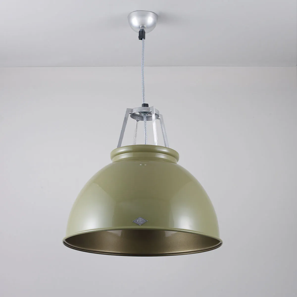 Titan Size 3 Pendelleuchte, Ø: 45,5 cm, Olivgrün, Innen Bronze