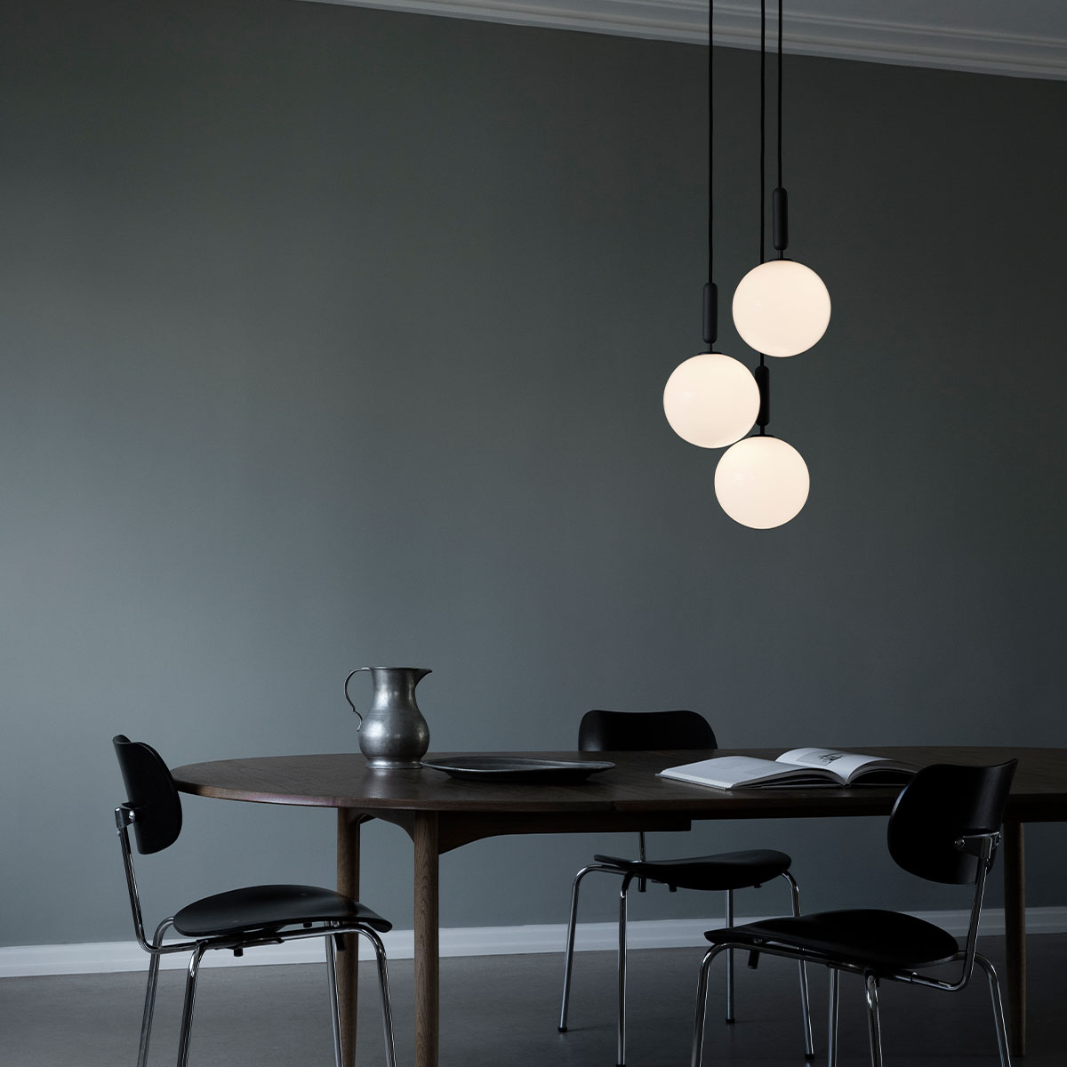 Miira 3 Large Pendelleuchte, Ø: 37 cm, Steingrau, Opalglas - Ausstellungsstück Miira 3 Large Pendelleuchte, Ø: 37 cm, Steingrau, Opalglas - Ausstellungsstück