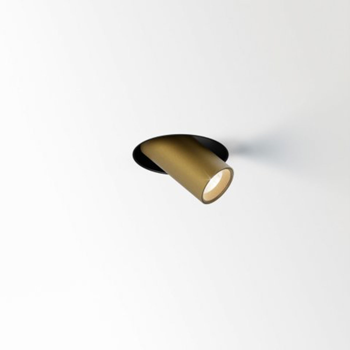 DeltaLight SPY 39 TRIMLESS 93040 Einbaustrahler, Ø: 8,2 cm, Flemish Gold, Warmweiß 3000K, 40° Gold 3000K Modern & neutral – hochwertige für Badezimmer, Abstrahlwinkel 40°