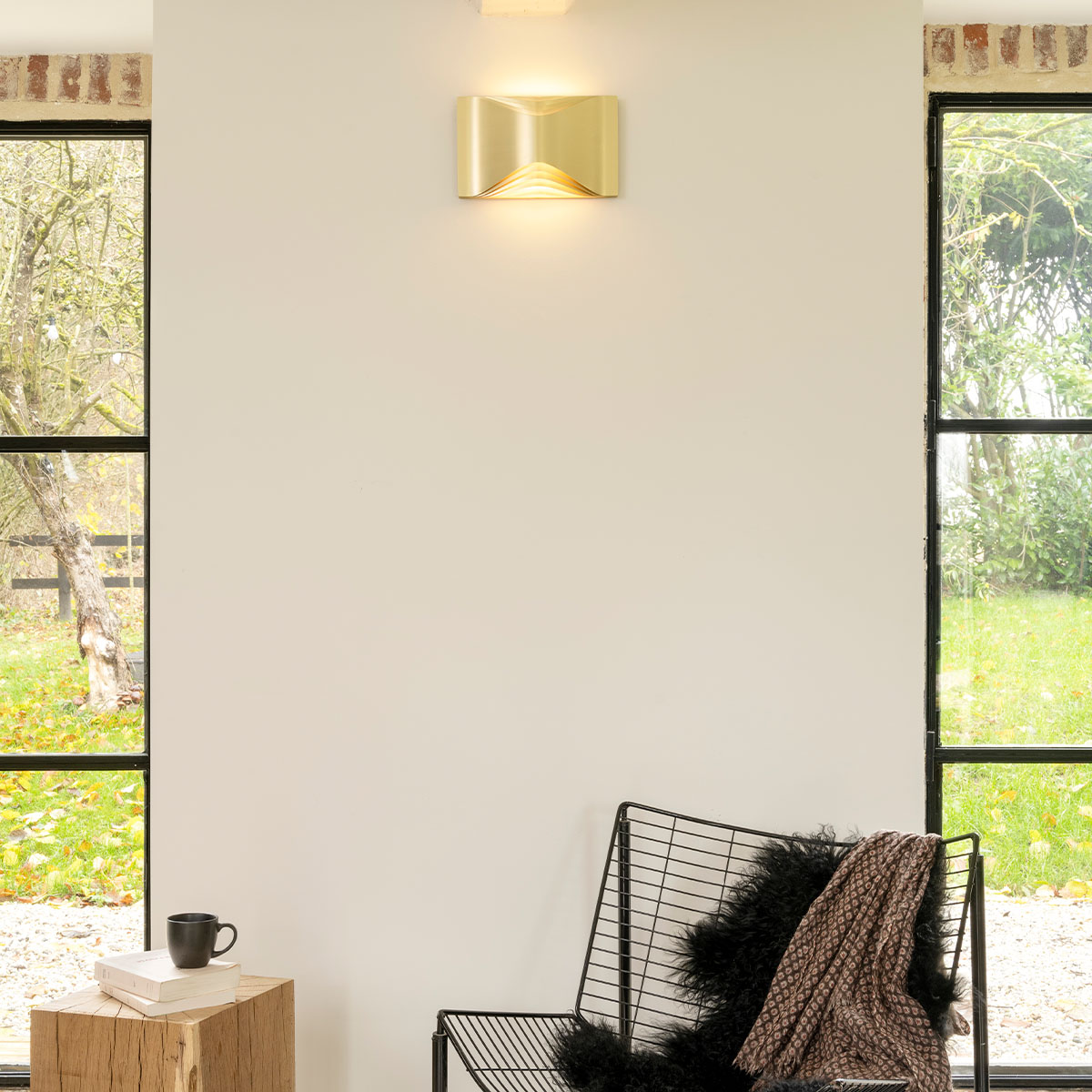 Respiro L Wandleuchte B: 29 cm in Gold – modernes Design aus dem Hause DCW Editions passt perfekt in den Treppenaufgang Respiro L Wandleuchte B: 29 cm in Gold – modernes Design aus dem Hause DCW Editions passt perfekt in den Treppenaufgang