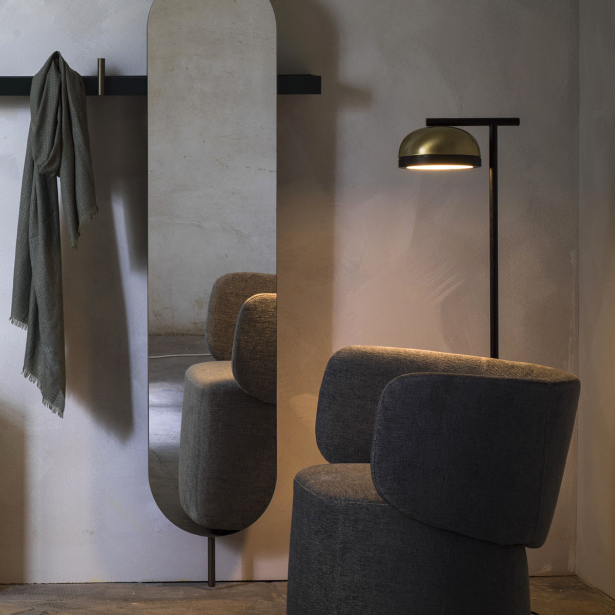 Molly 556.62 Stehleuchte H: 130 cm, Messing, Messing Molly 556.62 Stehleuchte H: 130 cm, Kupfer, Kupfer