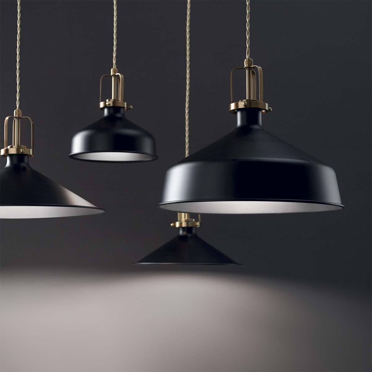 Eris-1 SP1 Pendelleuchte, Weiß, Ø: 21 cm Eris-3 SP1 Pendelleuchte, Schwarz, Ø: 29 cm