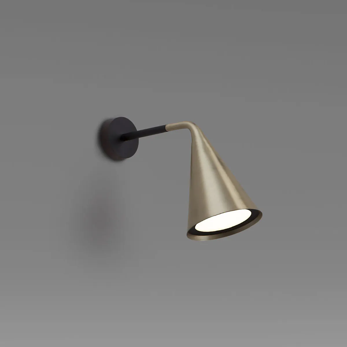 TOOY Gordon 561.42 Wandleuchte, Schwarz Matt & Messing, T: 29 cm – italienisches Design