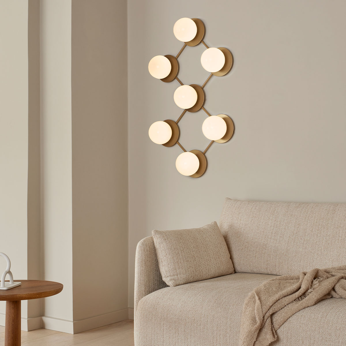 Liila 7 Wand- und Deckenleuchte, B: 94,5 cm, H: 55,5 cm, Gold Liila 7 Wand- und Deckenleuchte, B: 94,5 cm, H: 55,5 cm, Opalglas