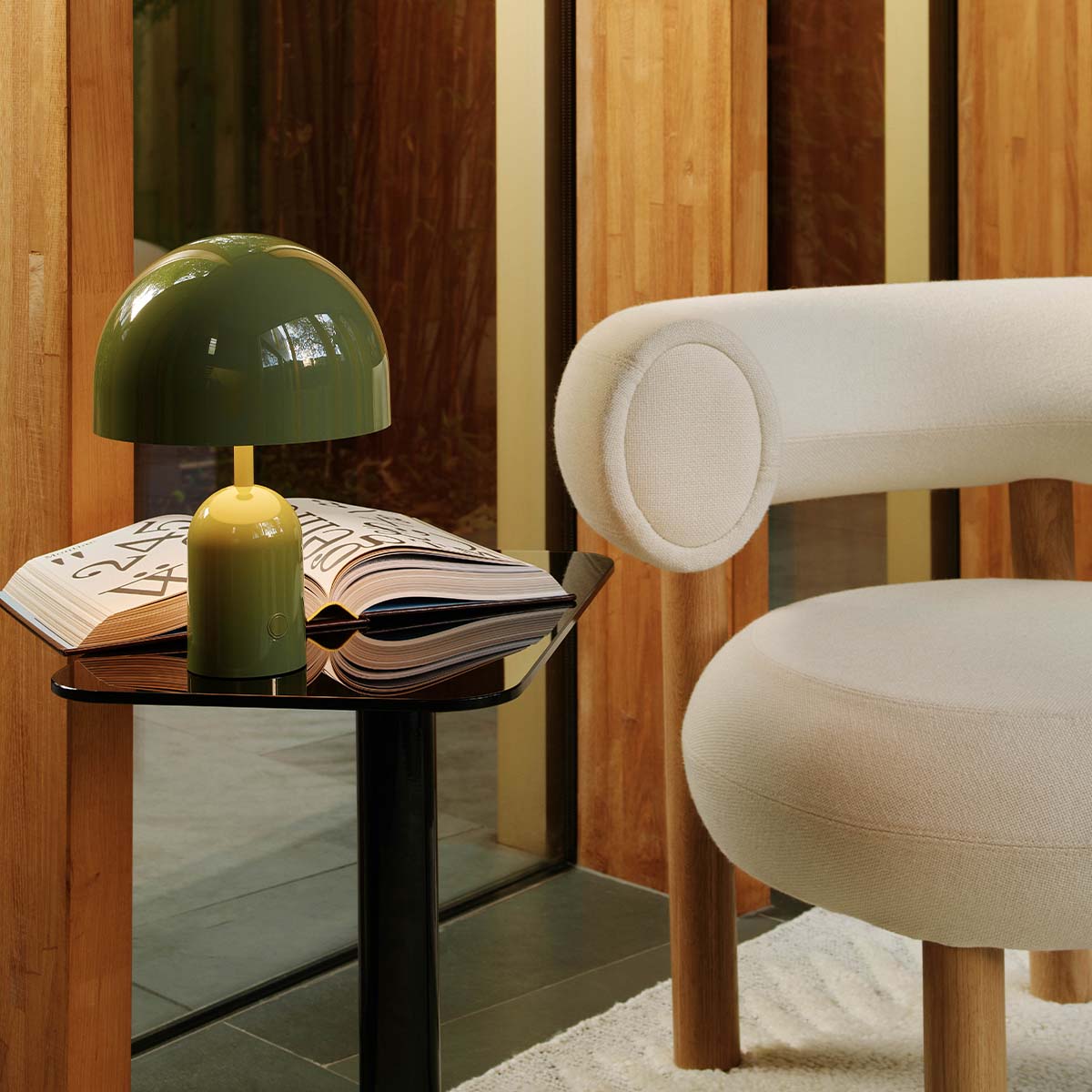 Tom Dixon Bell Portable Akku Tischleuchte, H: 28 cm, Schwarz Tom Dixon Bell Portable Akku Tischleuchte, H: 28 cm, Baby Blau