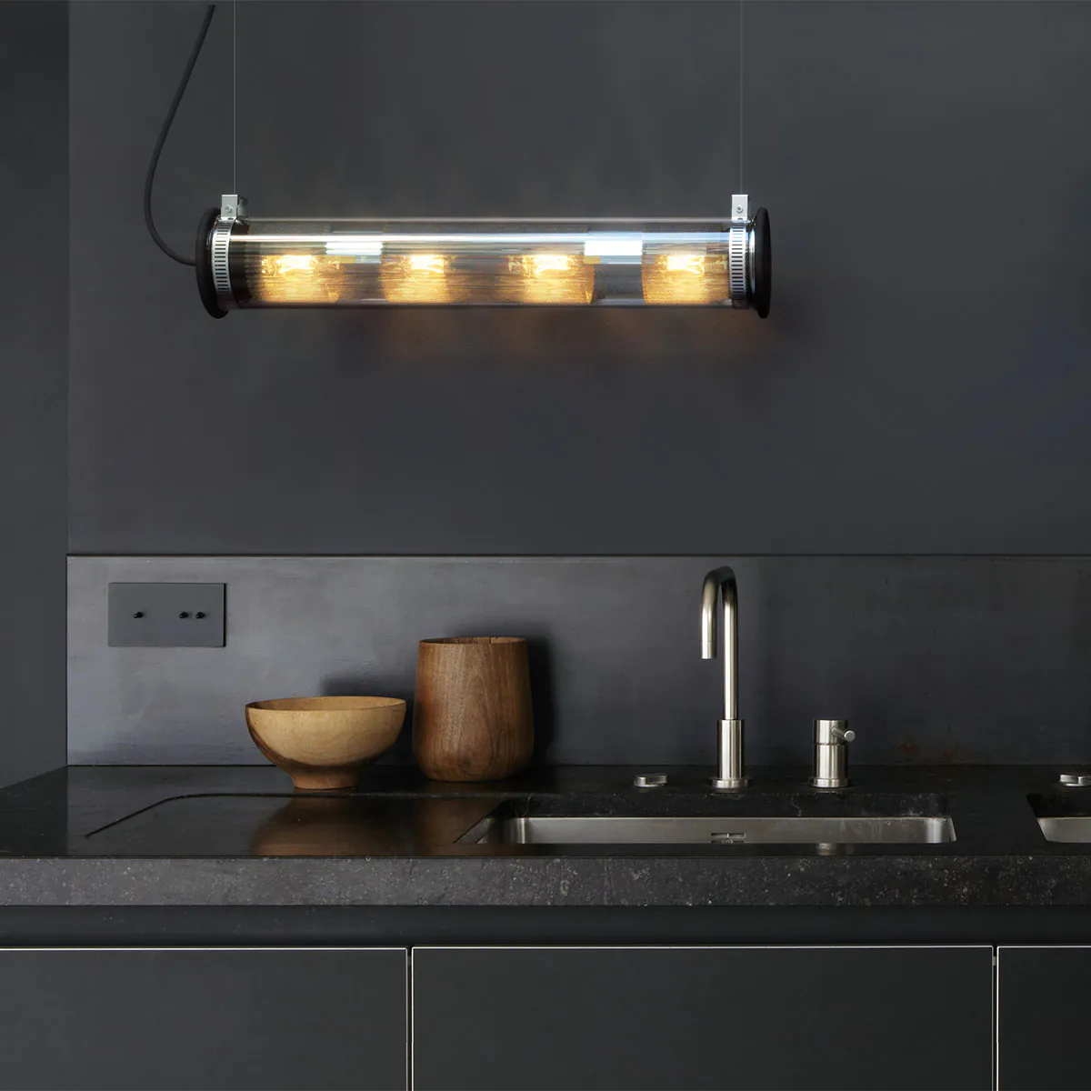 In The Tube Pendant Horizontal 120-1300 Pendelleuchte, Gold & Silber, L: 132 cm in Gold Silber – hochwertige Designerlampe von DCW Editions passt perfekt ins Wohnzimmer