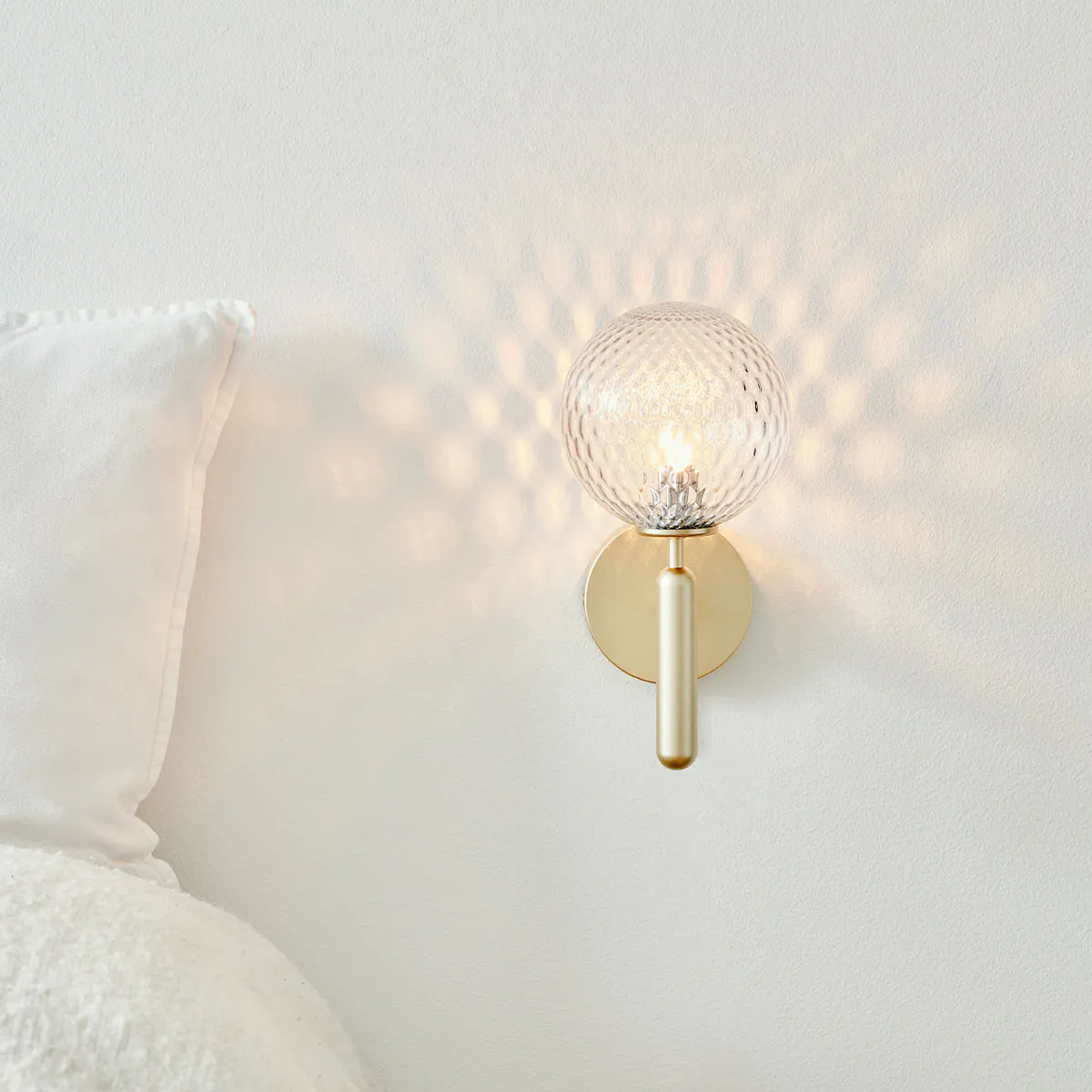 Miira Wandleuchte, Ø: 17,5 cm, H: 28,5 cm, Messing, Opalglas