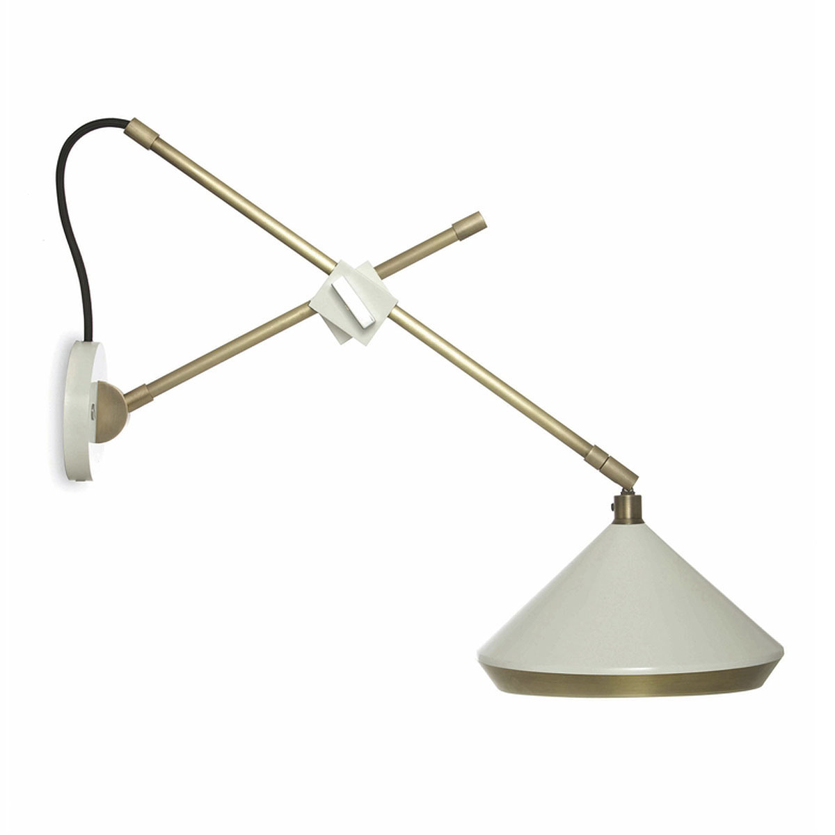 Luxusleuchten aus Großbritannien: Bert Frank Shear Wandlampe, T: 46 cm, Weiß, gebürstetes Messing und metallische Oberfläche, britische Luxusleuchte, atmosphärisches Licht, Shear-Serie mit geometrischem Luxusdesign