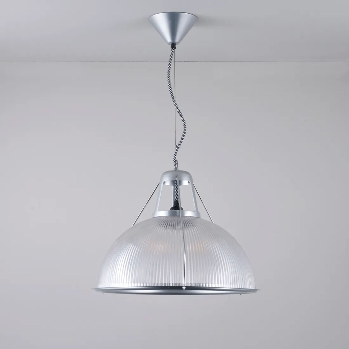 Phane Large Prismatic Pendelleuchte, Ø: 42,5 cm Phane Large Prismatic Pendelleuchte, Ø: 42,5 cm