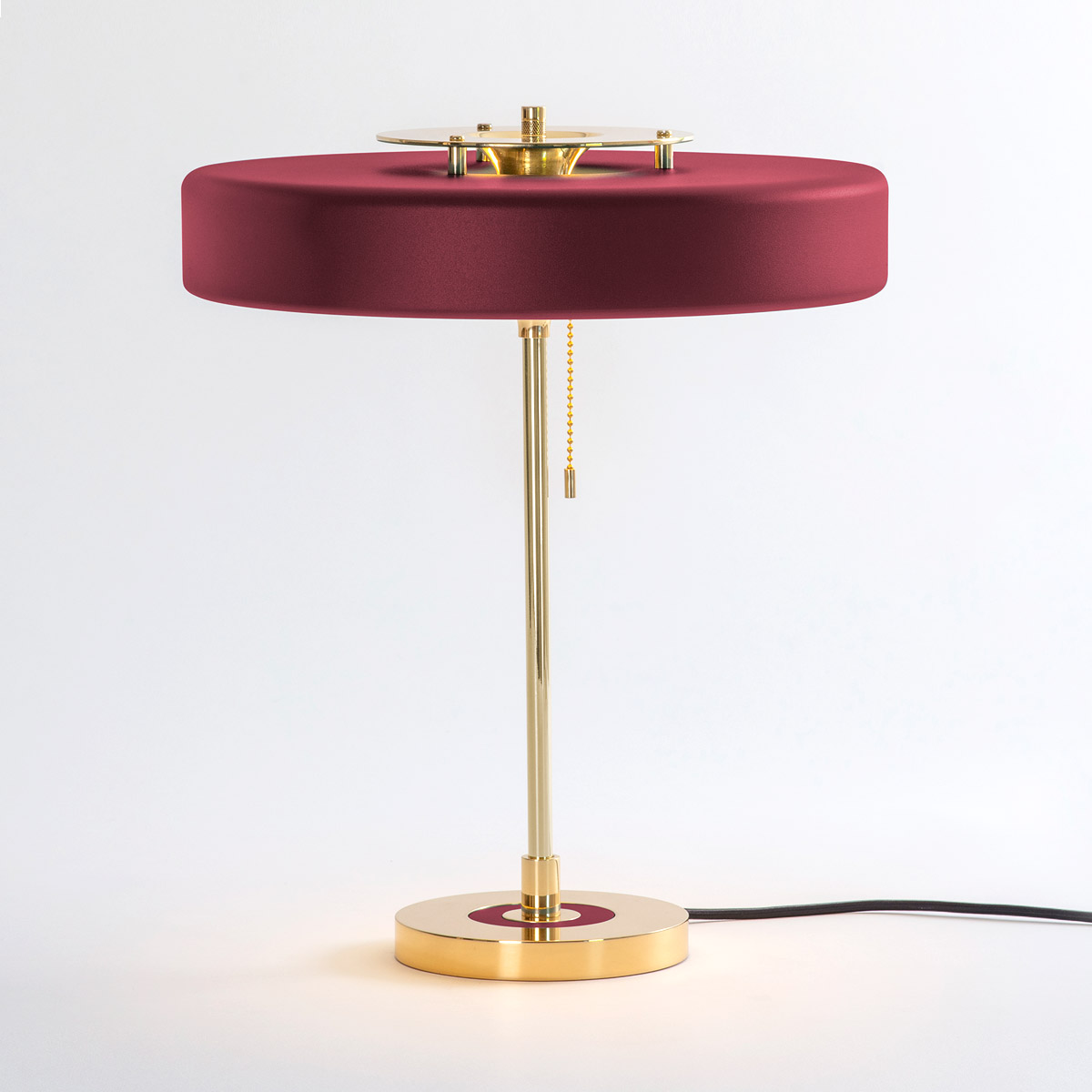 poliertes Messing und gebürstetes Aluminium und Polycarbonat Leuchte von Bert Frank – Revolve Tischleuchte, H: 42 cm, Rot, Messing poliert, moderne Eleganz, blendfreies Licht