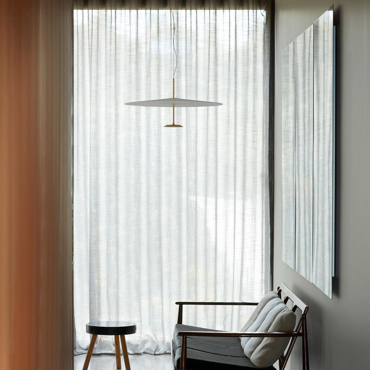 Dot 600 Pendelleuchte, Ø: 60 cm, Schwarz eloxiert, Warmweiß 3000K, 1-10V Dot 600 Pendelleuchte, Ø: 60 cm, Messing eloxiert, Extra-Warmweiß 2700K, Phase Cut