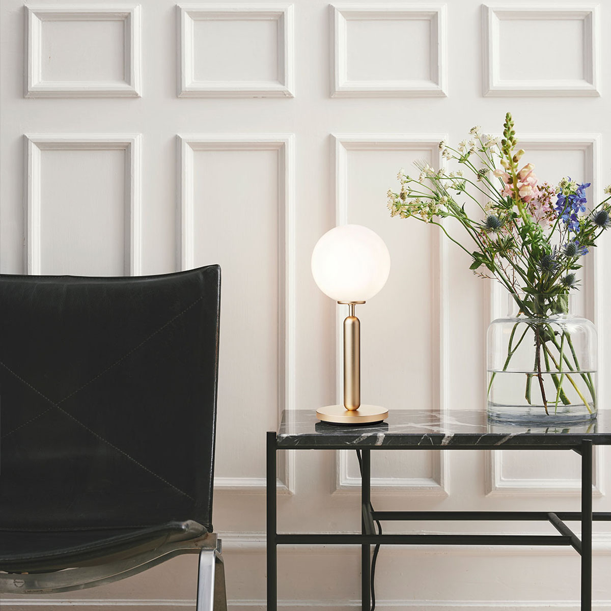 Miira Tischleuchte, Ø: 14 cm, H: 34,5 cm, Steingrau, Glas transparent Miira Tischleuchte, Ø: 14 cm, H: 34,5 cm, Messing, Opalglas