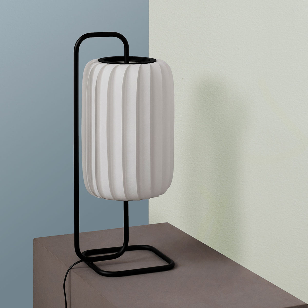 TR37 Tischleuchte, PC / Vliesstoff, Ø 22 cm, H: 59 cm