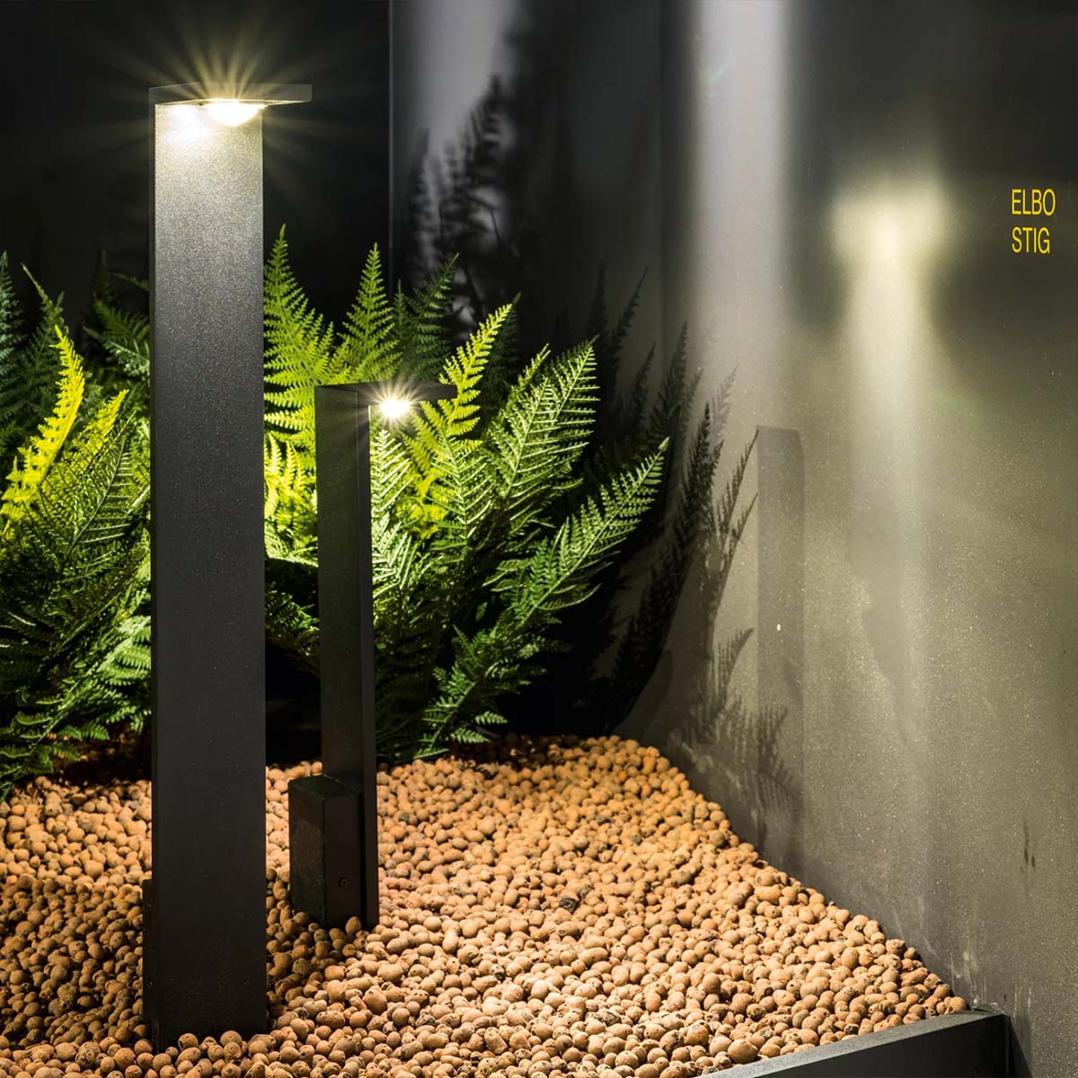 DeltaLight_Elbo_Symmertric_P_mood_2 Delta Light ELBO SYMMETRIC Pollerleuchte, Schwarz, H: 60 cm