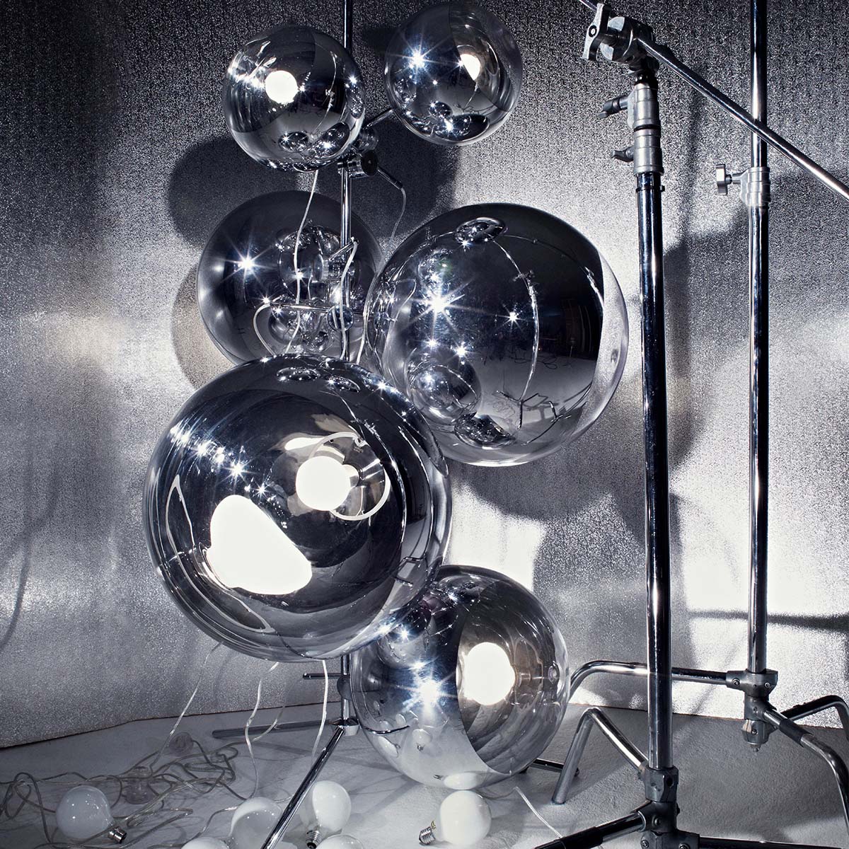 Tom Dixon Mirror Ball Chandelier LED Stehleuchte, H: 181,5 cm, Silber