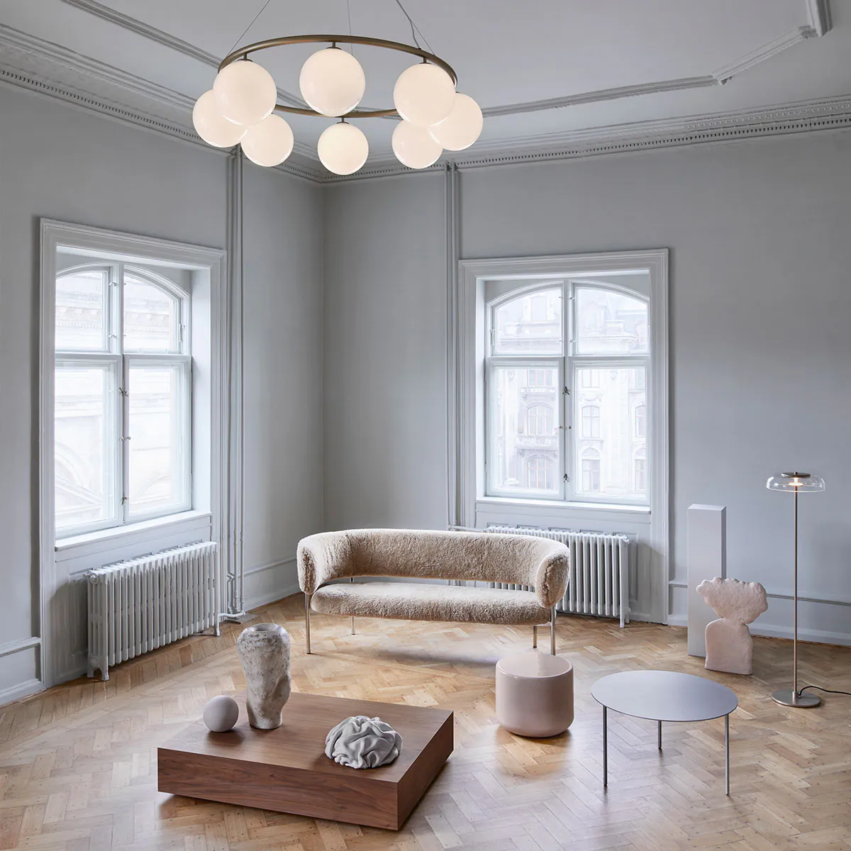 Miira 8 Kronleuchter Ø: 100 cm, Dunkelbronze, Glas transparent Miira 8 Kronleuchter Ø: 100 cm, Steingrau, Opalglas