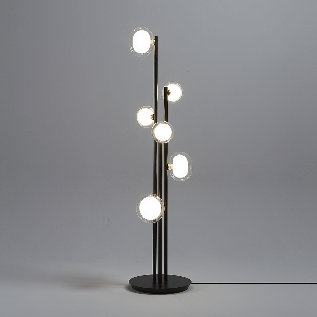 Nabila 552.66 Stehleuchte 6-flammig H: 140 cm, Schwarz Matt / Messing & Klarglas, Schaltbar Nabila 552.66 Stehleuchte 6-flammig H: 140 cm, Schwarz Matt / Messing & Klarglas, Dimmbar