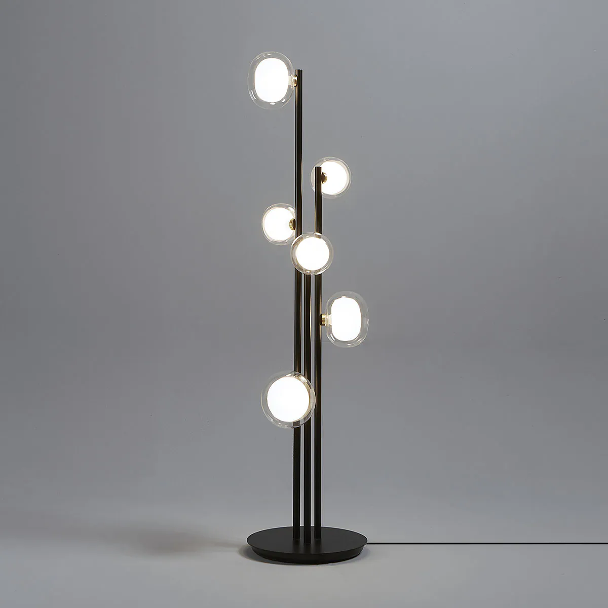 Nabila 552.66 Stehleuchte 6-flammig H: 140 cm, Schwarz Matt / Messing & Klarglas, Dimmbar
