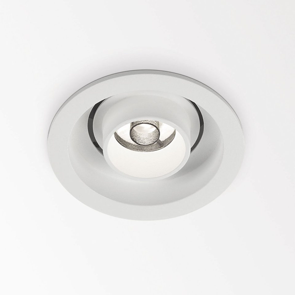 DeltaLight MICROSPY IN OK 93015 Einbaustrahler, Ø: 5,9 cm, Schwarz, Warmweiß 3000K, 15° Schwarz 3000K Modern & neutral – Detailansicht aus Schwarz, zeitlos für Flur, Abstrahlwinkel 15°
