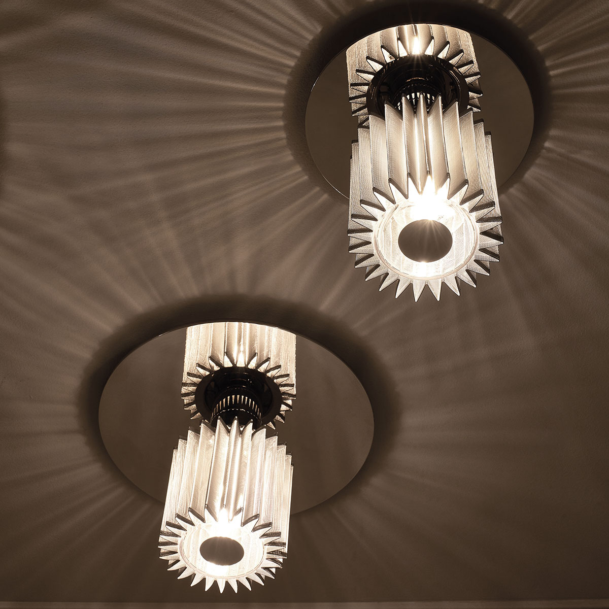 In The Sun 190 Wandleuchte Gold, Netz Gold Ø 19 cm – zeitloses Design aus dem Hause DCW Editions für den Flur In The Sun 380 Wandleuchte Silber, Netz Silber Ø 38 cm – exklusive Designerlampe von DCW Editions ideal im Schlafzimmer