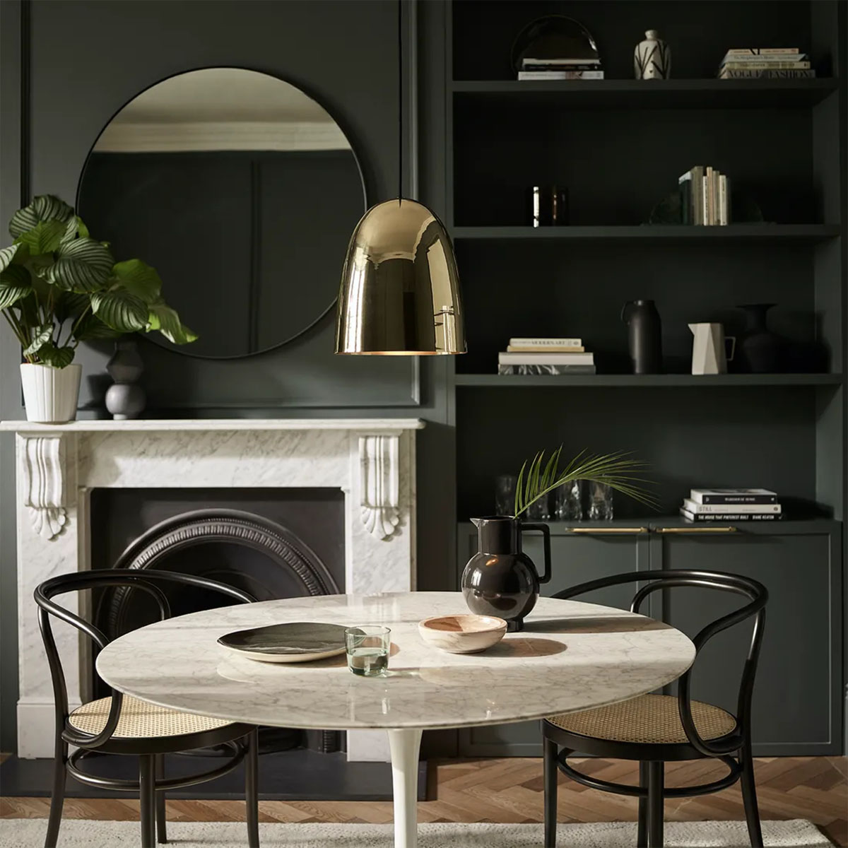 Stanley Small Pendelleuchte, Messing poliert, Ø: 18 cm Stanley Large Pendelleuchte, Nickel Schwarz gehämmert, Ø: 26,5 cm