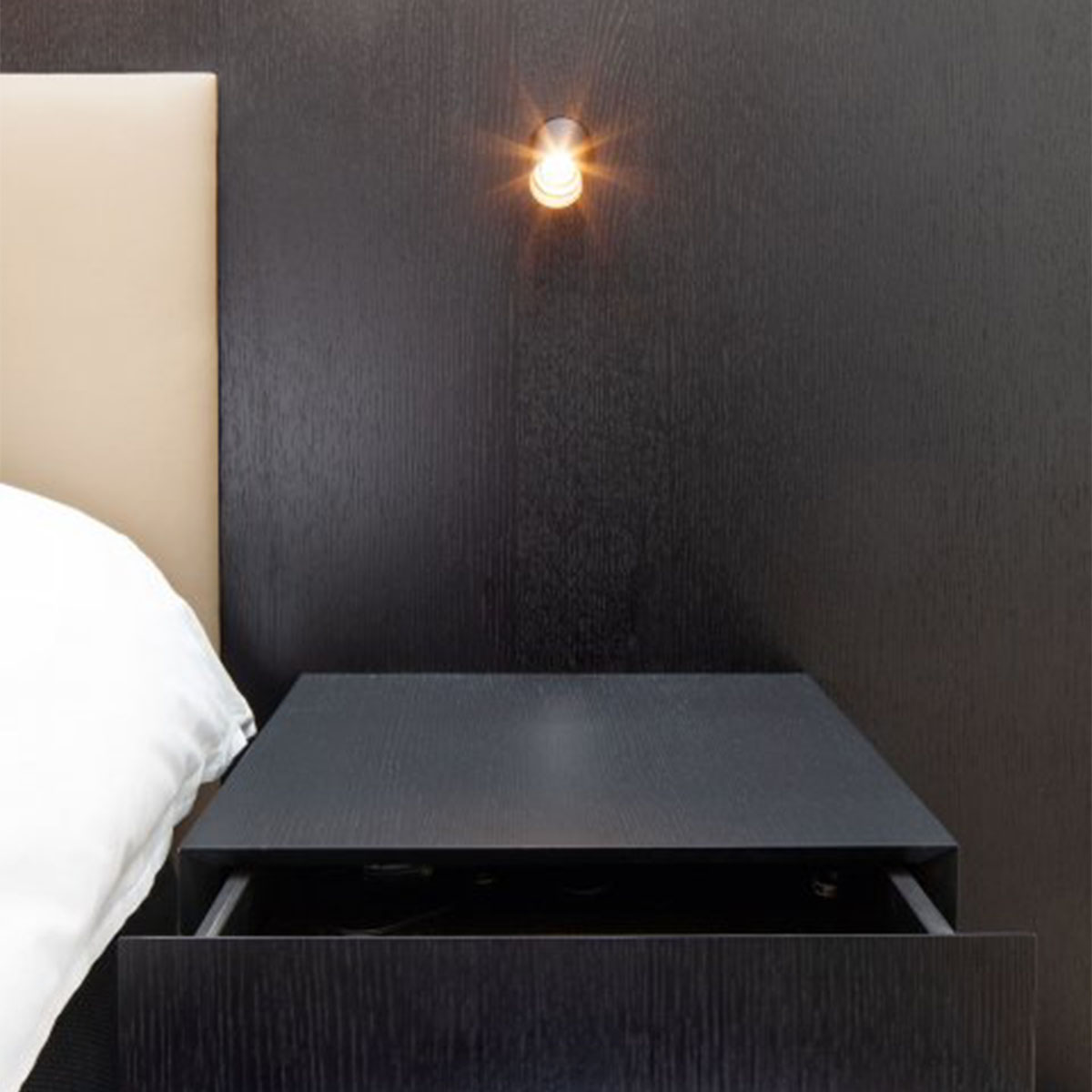 SPY 39 CLIP 92720 Einbaustrahler, Ø: 3,8 cm, L: 9,2 cm, Schwarz, Extra-Warmweiß 2700K, 20° SPY 39 CLIP 93040 Einbaustrahler, Ø: 3,8 cm, L: 9,2 cm, Klavier Schwarz, Warmweiß 3000K, 40°