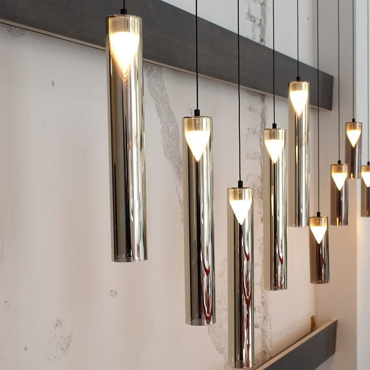 Iconica Tall Pendelleuchte, Bronze Glas, H: 40 cm, Titanium, On-Off Iconica Short Pendelleuchte, Gold Glas, H: 20 cm, Weiß, DALI