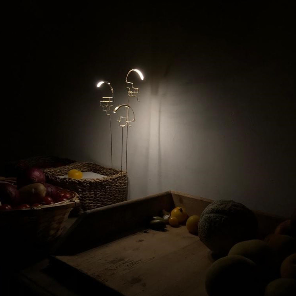 Boucle Akku Tischleuchte in Messing – elegantes Design aus dem Hause DCW Editions ideal am Schreibtisch Boucle Akku Tischleuchte in Messing – elegantes Design aus dem Hause DCW Editions ideal am Schreibtisch