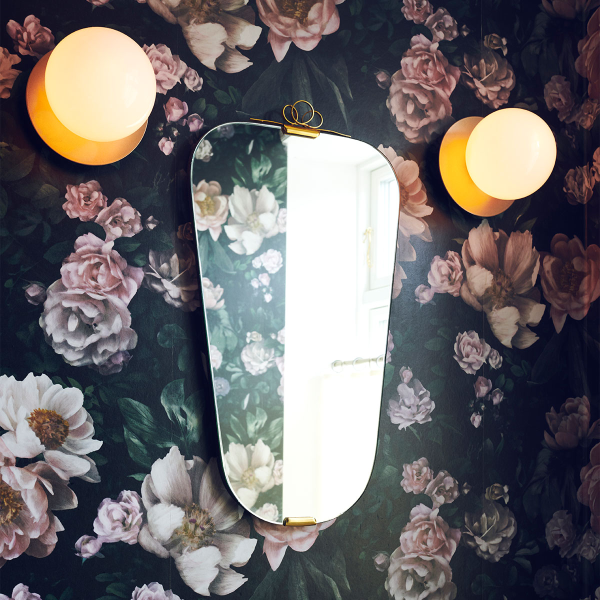 Nuura Liila 1 Medium Wand- und Deckenleuchte, Ø: 16,5 cm Wandlampe – mundgeblasenes Glas, skandinavisches Design, blendfreier Beleuchtung, ideal für Wohnzimmer