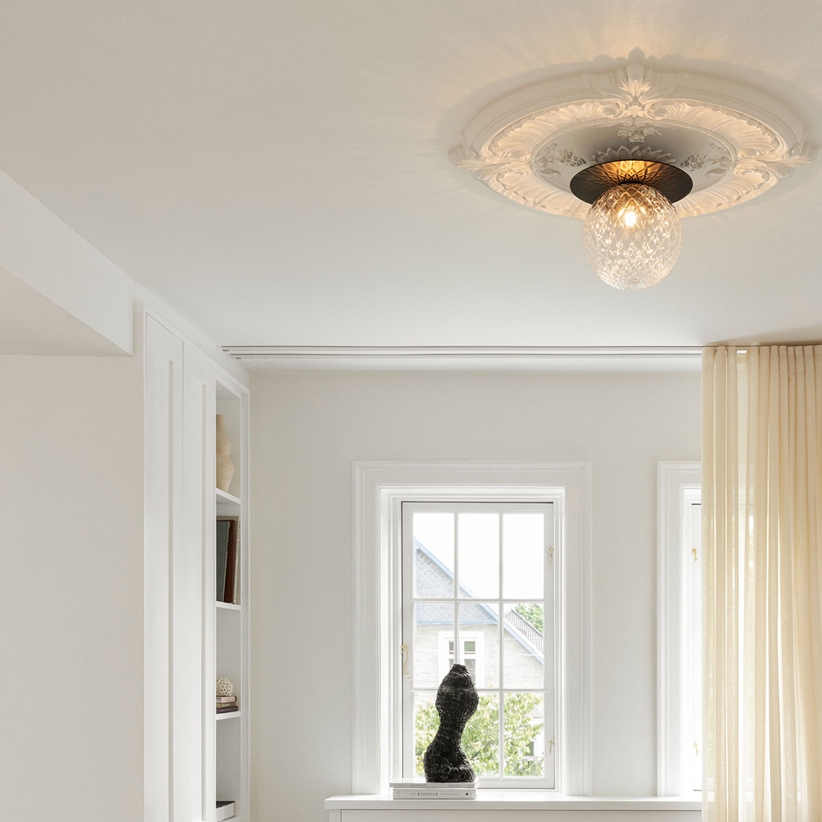 Liila 1 Large Wand- und Deckenleuchte, Ø: 24,5 cm, Gold, Glas transparent Liila 1 Large Wand- und Deckenleuchte, Ø: 24,5 cm, Dunkelbronze, Opalglas